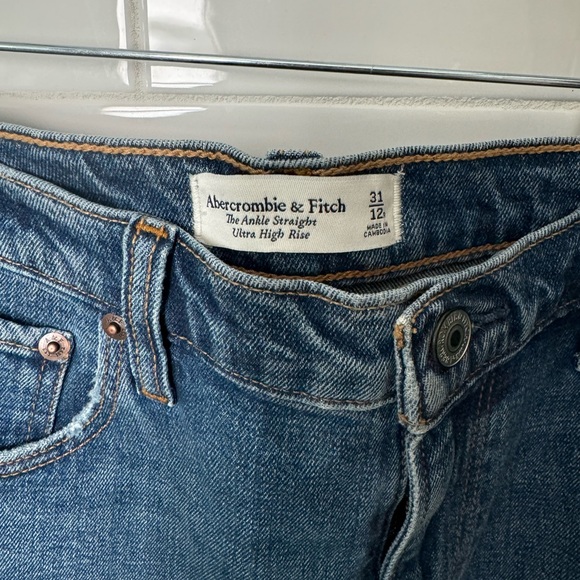 Abercrombie and fitch ultra high rise denim. Cute and comfy on. Some stretch - Picture 4 of 4